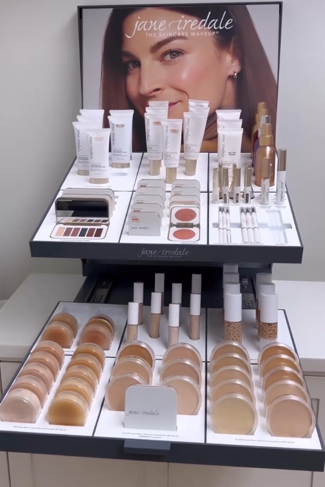 MIDSIZE DISPLAY 2025 jane iredale (leer) CHF 779 Profipreis Vorbestellung